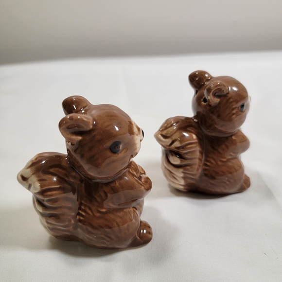 Squirrel Salt and Pepper Shakers, Ceramic 2.5", Collectible Animal Shaker - Picture 5 of 10